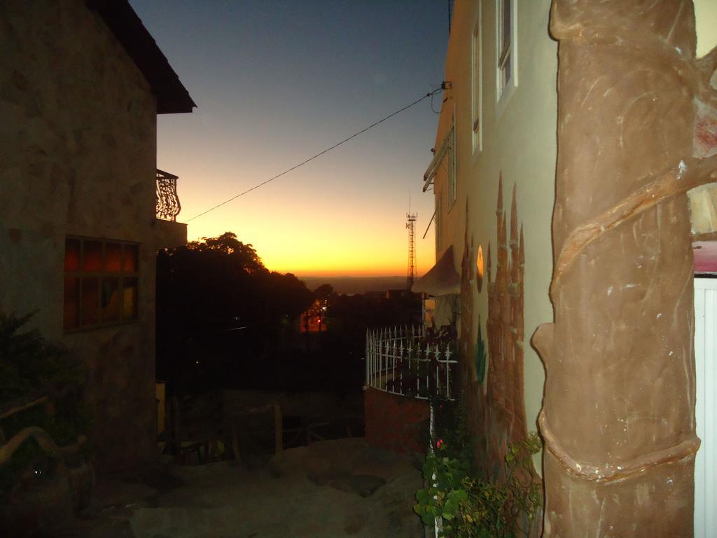 Pousada Reino Encantado - Sao Thome Das Letras - Minas Gerais เซาโตเมตัสเลตราส ภายนอก รูปภาพ